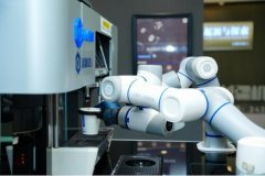 金融活然浸湿这片膏壤